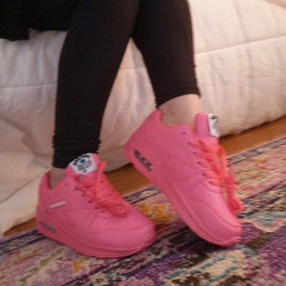 🧿 Pink athletic sneakers new size 5.5 - Picture 2 of 2